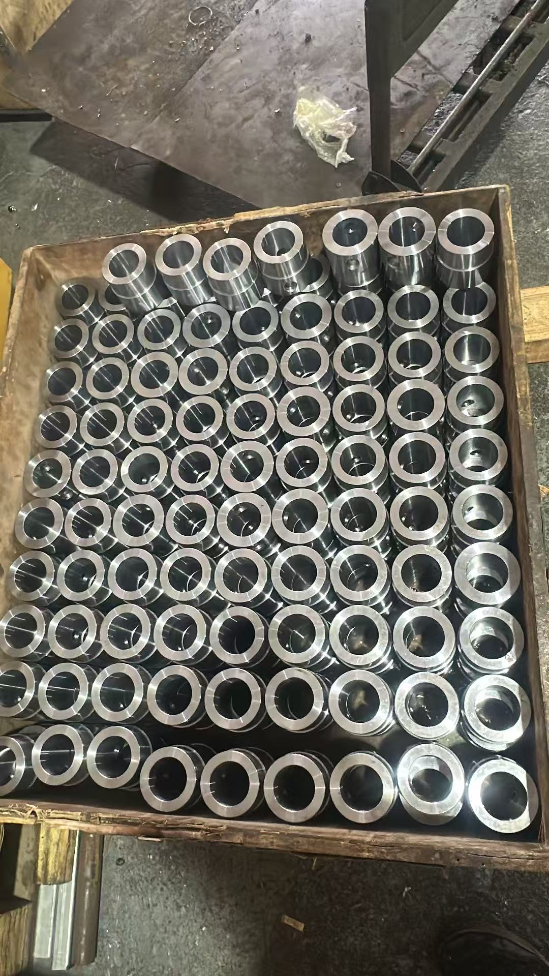 机械加工完成的金属衬套（轴套 / 钢套）(图1)
